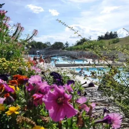 Zecamping 2 Avec Animaux Acceptes Et Piscine Chauffee Kamp alanı